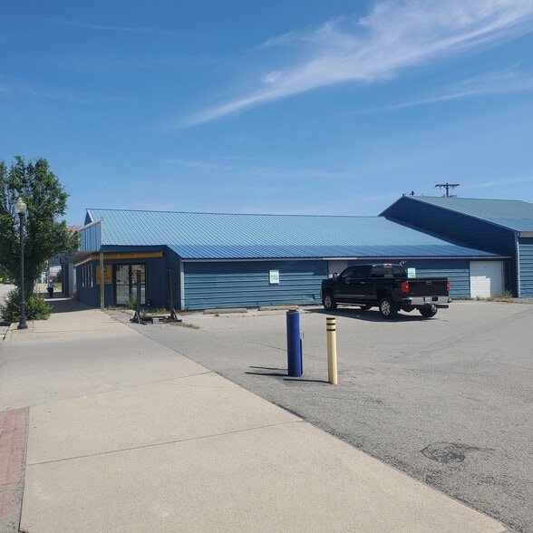 Primary Photo Of 300 S Union Ave, Newport Freestanding For Lease