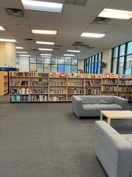 More Photos Of 41 Center St, Freehold Office For Lease