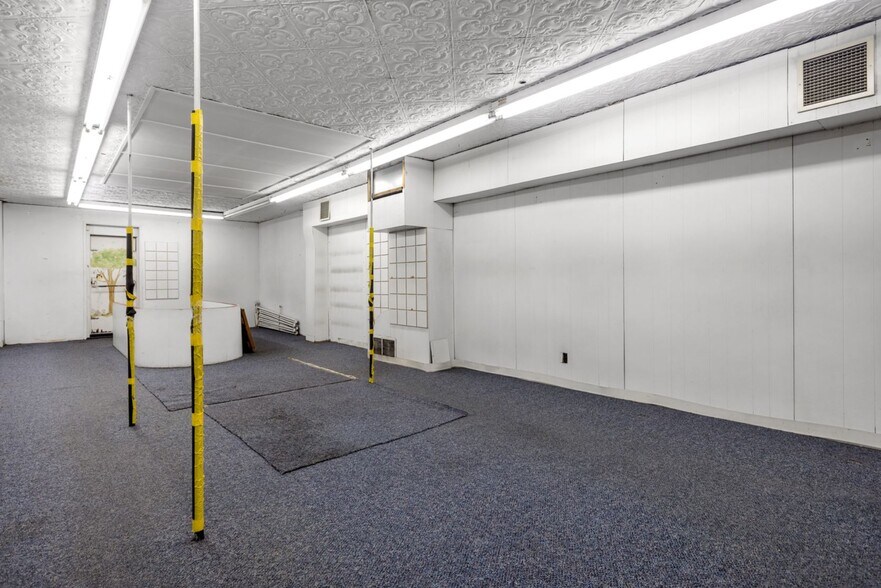 More Photos Of 157 Bank St, Ottawa Storefront Retail Residential For Lease