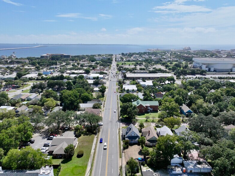 More Photos Of 824 E La Rua St, Pensacola Freestanding For Sale