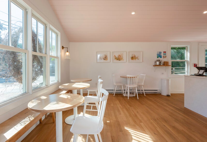 More Photos Of 162 Main St, Essex General Retail For Sale