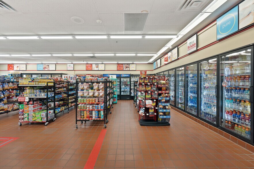 More Photos Of 158 Main St, Leominster Convenience Store For Lease