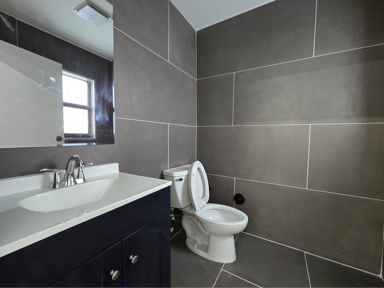 More Photos Of 224 NW 1st Ave, Hallandale Beach Service For Sale
