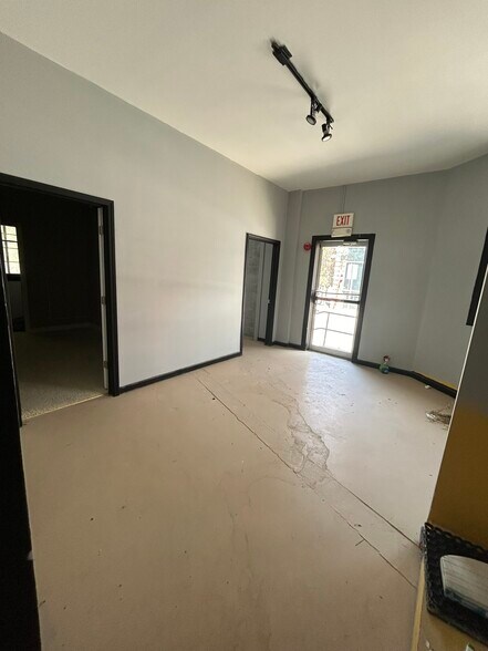 More Photos Of 200 Wyandotte St, Kansas City Storefront Retail Office For Sale