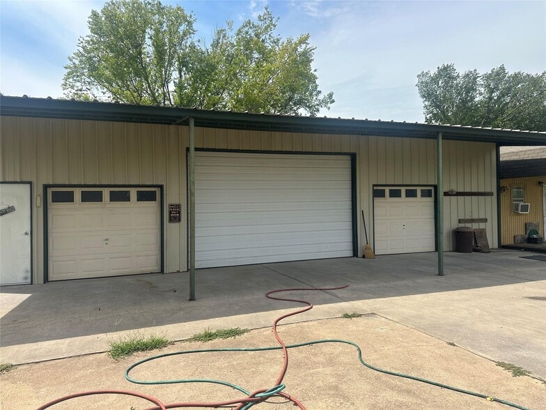 Primary Photo Of 12869 FM 1385, Pilot Point Flex For Lease