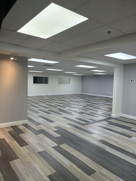 More Photos Of 312-384 S Military Trl, Deerfield Beach Light Distribution For Lease