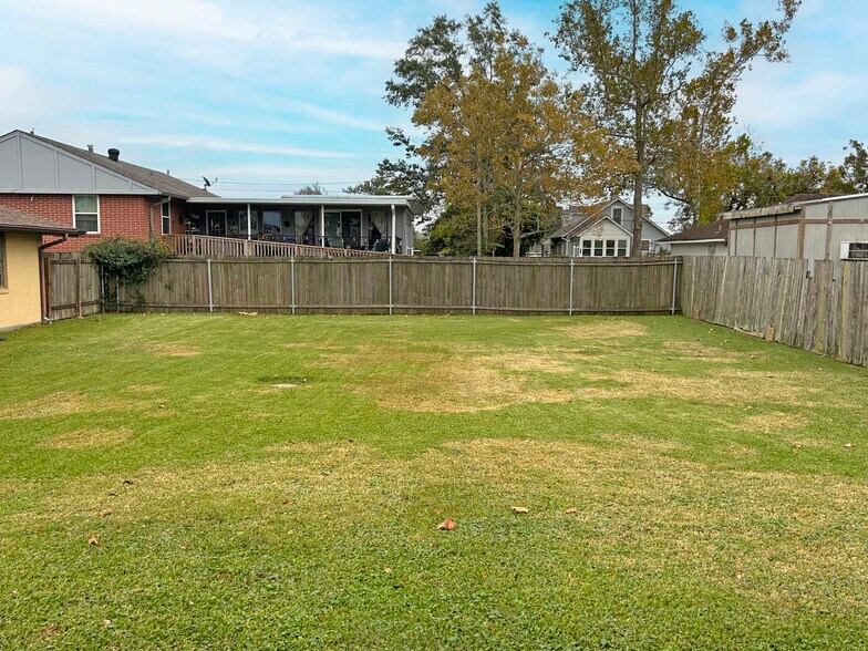 More Photos Of 10412 Jefferson Hwy, New Orleans Office For Sale