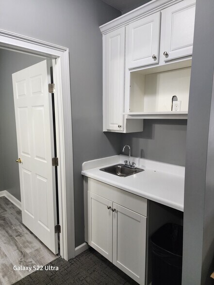 More Photos Of 2551 Roswell Rd, Marietta Medical For Lease