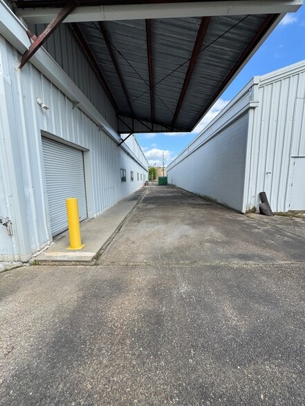 More Photos Of 126 Industrial Ave, New Orleans Warehouse For Lease