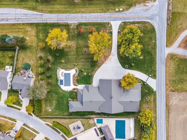 More Photos Of 15306 Covington Rd, Fort Wayne Flex For Sale