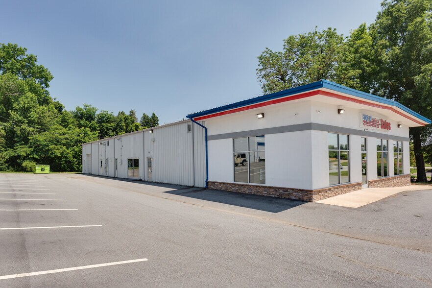 More Photos Of 709 Carnegie Pl, Greensboro Freestanding For Lease