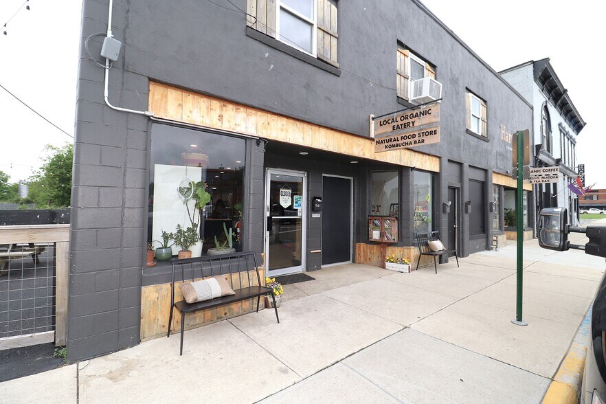 Primary Photo Of 142 S Broadway St, Blanchester Storefront Retail Residential For Sale