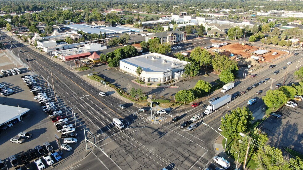 More Photos Of 975 E Cypress Ave, Redding Drugstore For Lease