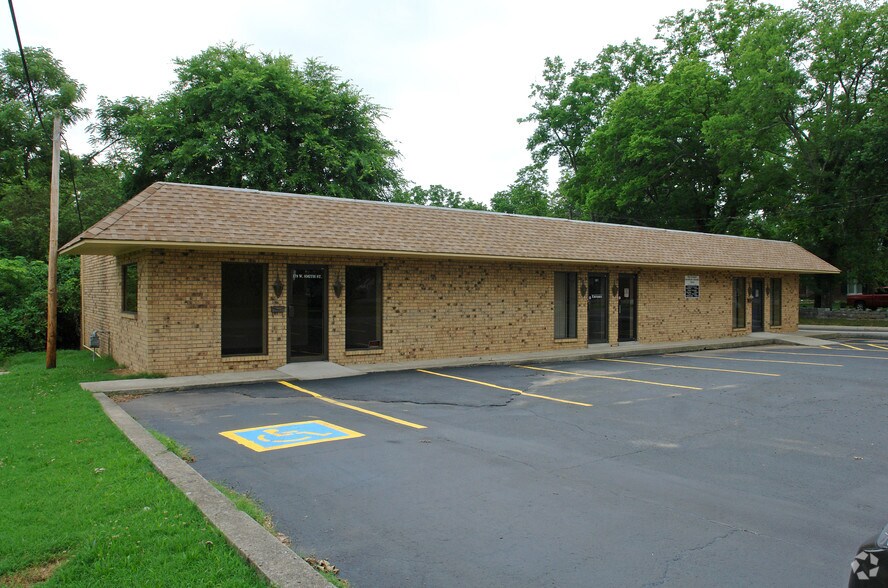 More Photos Of 179-183 W Smith St, Gallatin Office For Lease
