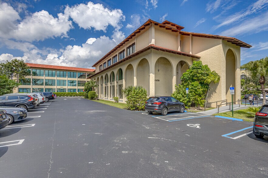 More Photos Of 6801 Lake Worth Rd, Greenacres Medical For Sale