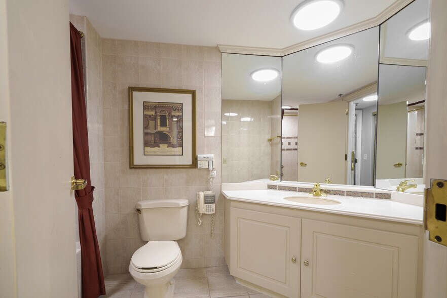 More Photos Of 425 Country Club Dr, Stockbridge Healthcare For Sale