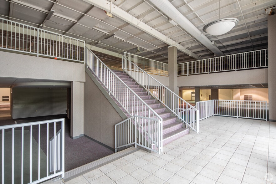 More Photos Of 13850 Manchester Rd, Manchester Freestanding For Lease