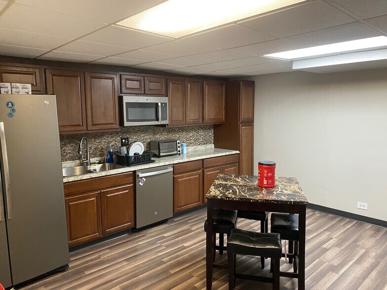 More Photos Of 2700 S Shoshone St, Englewood Light Distribution For Sale