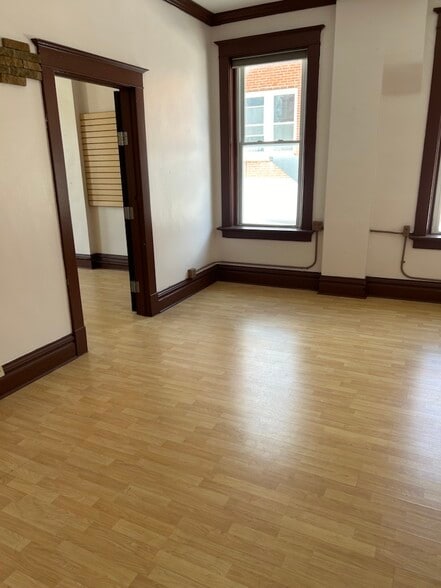 More Photos Of 106 S Central Ave, Eureka Storefront Retail Office For Lease