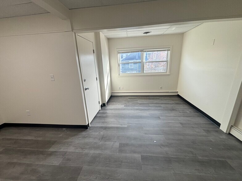 More Photos Of 452 Pleasant St, Malden Office For Lease