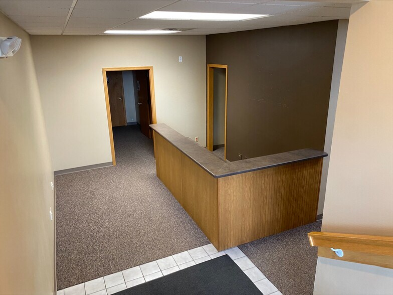 More Photos Of 2705 Happy Joe Dr, Bettendorf Office For Sale