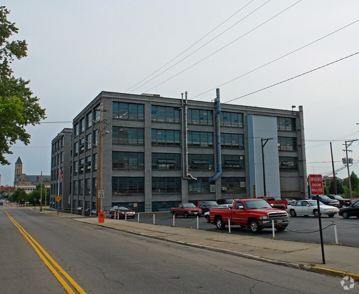 More Photos Of 300 S Center St, Springfield Manufacturing For Sale