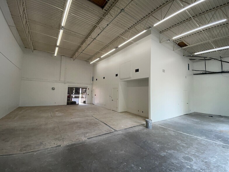 More Photos Of 12445 N 62nd St, Largo Flex For Lease