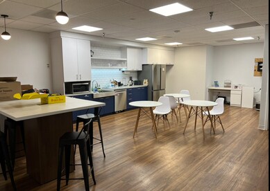 More Photos Of 251-255 Exchange Pl, Herndon Light Distribution For Lease