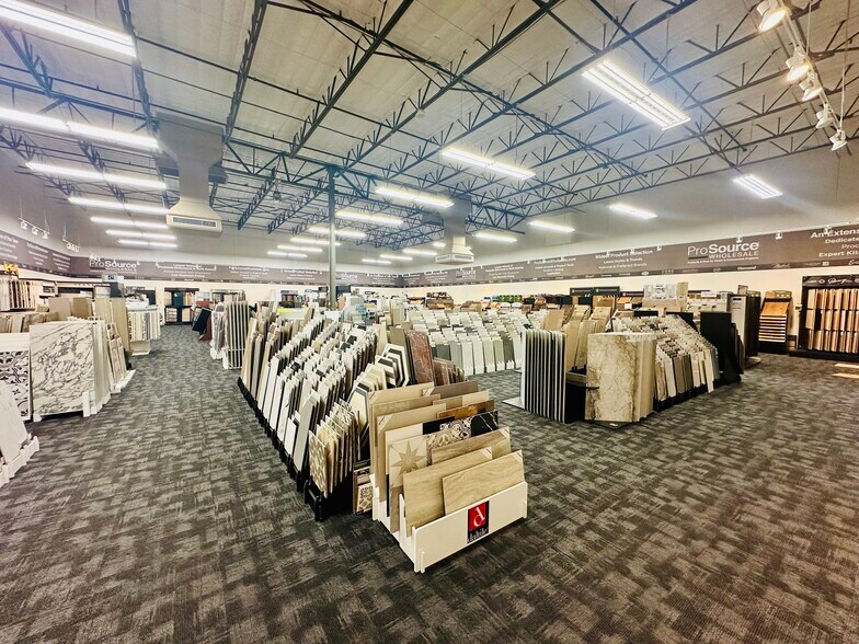 More Photos Of 4730 Blalock Rd, Houston Showroom For Sale