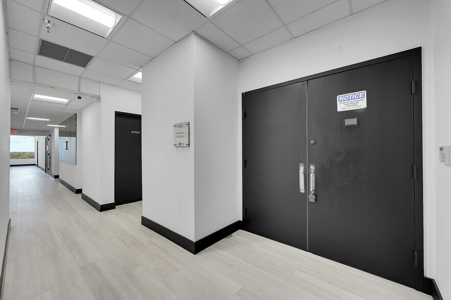 More Photos Of 2328 10th Ave N, Lake Worth Office For Lease