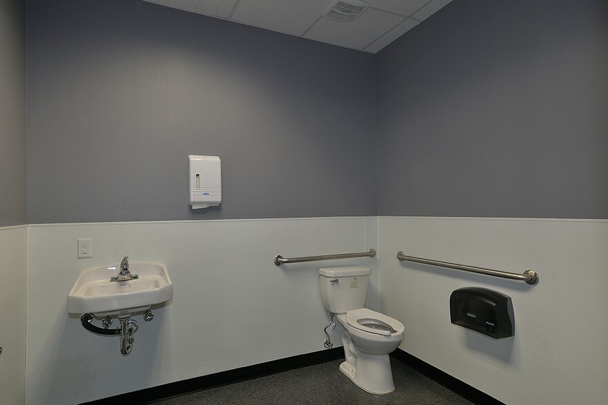 More Photos Of 8101 Kuykendahl Rd, The Woodlands Office For Lease
