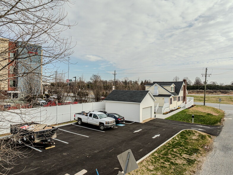 More Photos Of 2101 N Dupont Hwy, New Castle Freestanding For Sale