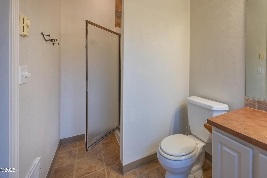 More Photos Of 4925 NW Woody Way, Newport Specialty For Sale