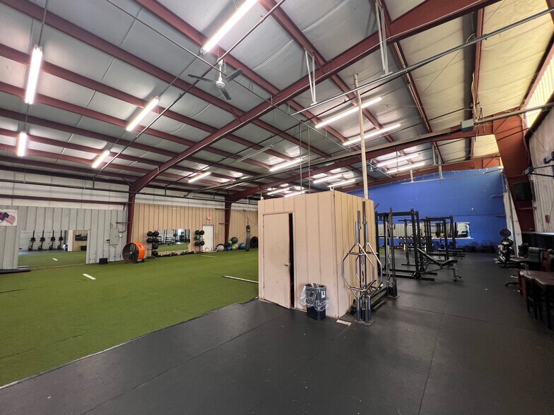 More Photos Of 101 Peoples Dr, Newark Warehouse For Lease