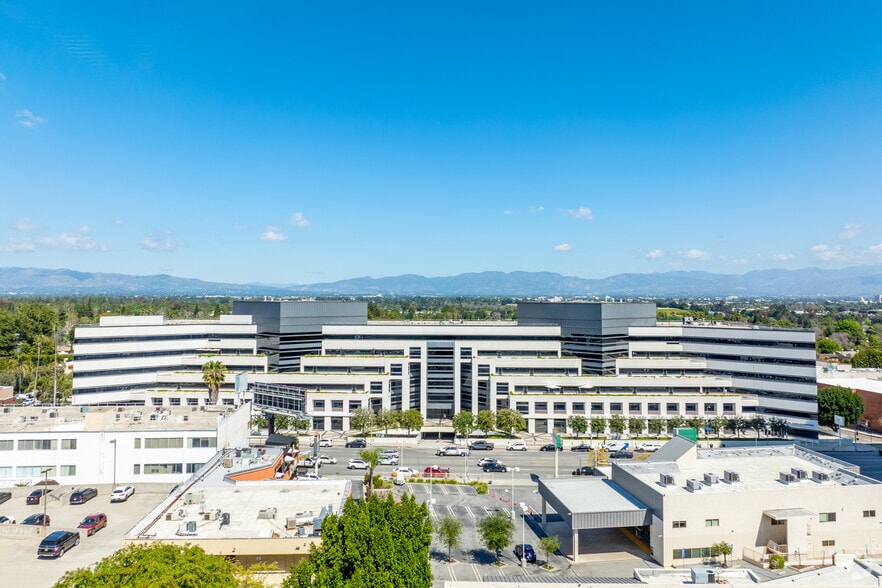 More Photos Of 15821 Ventura Blvd, Encino Office For Lease