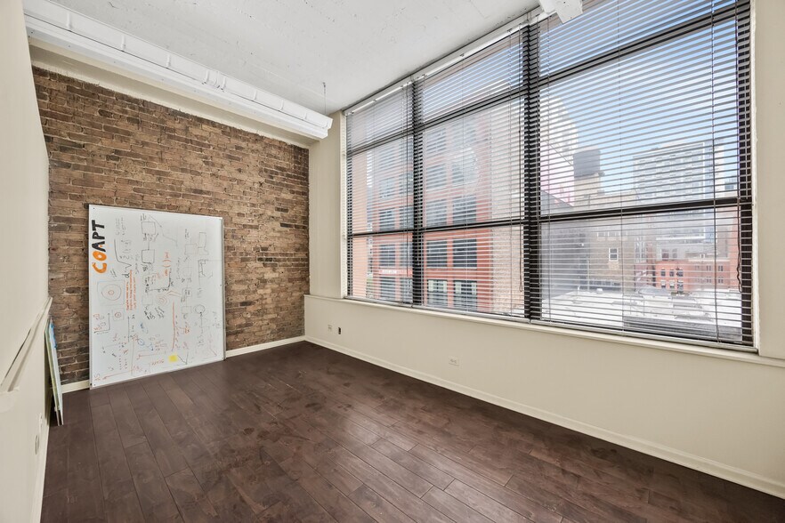 More Photos Of 222 W Ontario St, Chicago Loft Creative Space For Lease
