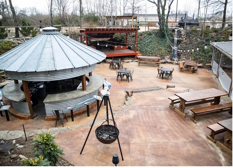 Primary Photo Of 141 E Carolina Ave, Memphis Restaurant For Sale