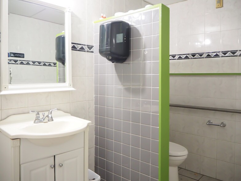 More Photos Of 1 Wall St, Cromwell Restaurant For Sale