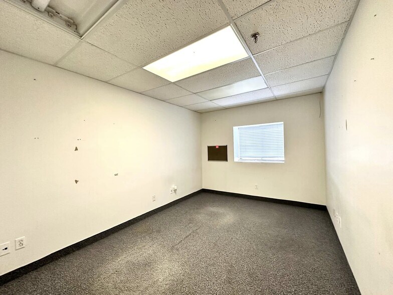 More Photos Of 400 Esna Park Dr, Markham Warehouse For Sale