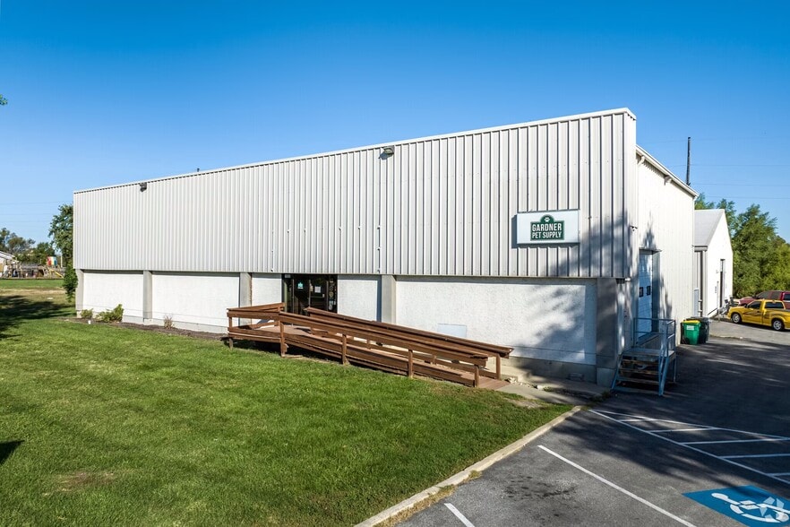 More Photos Of 1000 E Santa Fe St, Gardner Warehouse For Sale