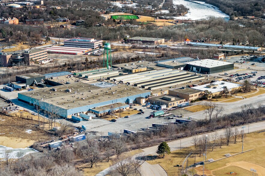 More Photos Of 900 N State St, Elgin Manufacturing For Sale