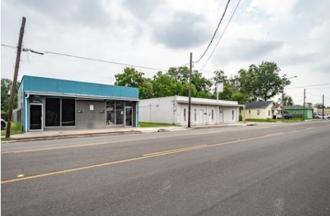 More Photos Of 220 E Texas Ave, Baytown Freestanding For Sale