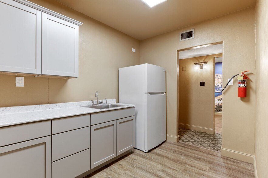 More Photos Of 2003 W Wall St, Midland Office For Lease