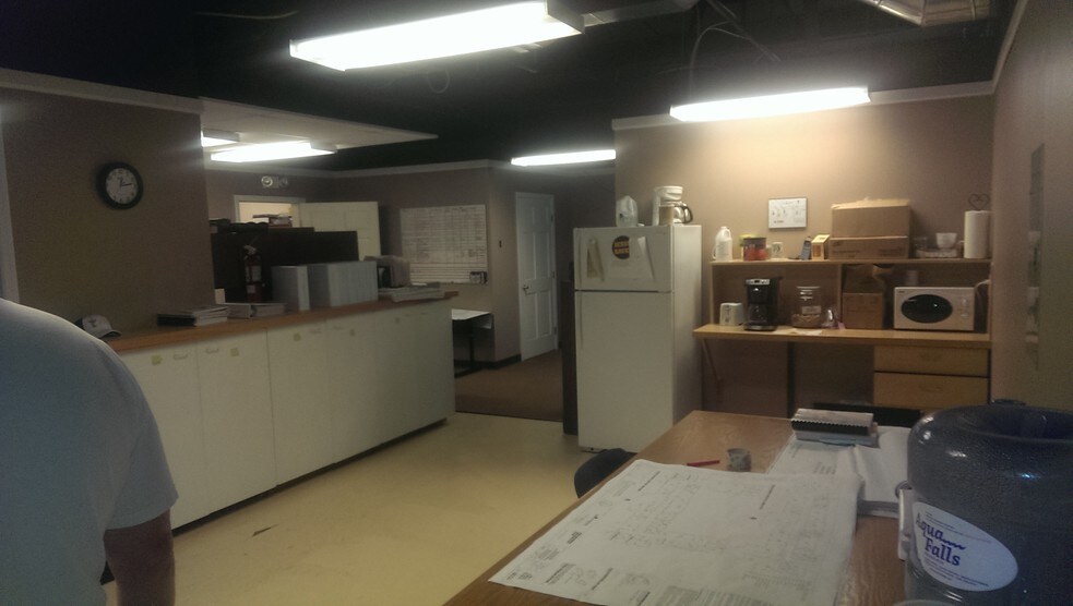 More Photos Of 235 Glaser St, Fairborn Light Manufacturing For Lease