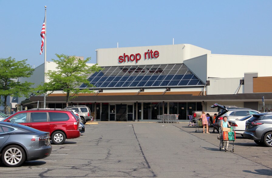 More Photos Of 60 Beaverbrook Rd, Lincoln Park Unknown For Lease