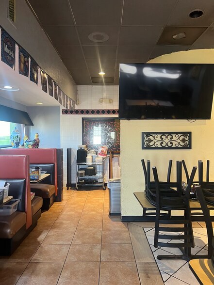 More Photos Of 637 NW 32nd St, Newcastle Restaurant For Sale