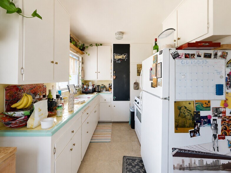 More Photos Of 5642 Lexington Ave, Los Angeles Apartments For Sale