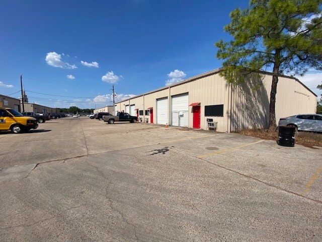 More Photos Of 9700 Almeda Genoa Rd, Houston Flex For Lease