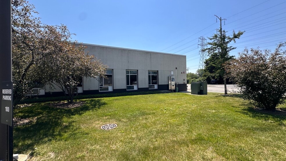 More Photos Of 444 Skokie Blvd, Northbrook Bank For Lease