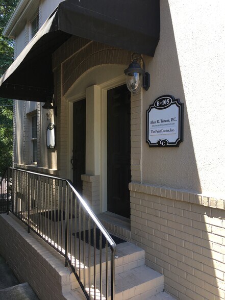 More Photos Of 4651 Roswell Rd NE, Atlanta Office For Sale